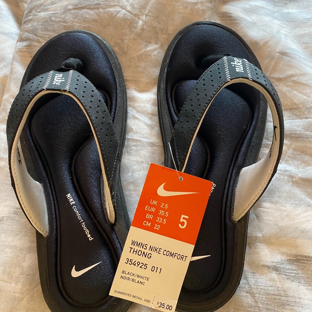 Nike Air Comfort Flip Flops, size 5, NWT